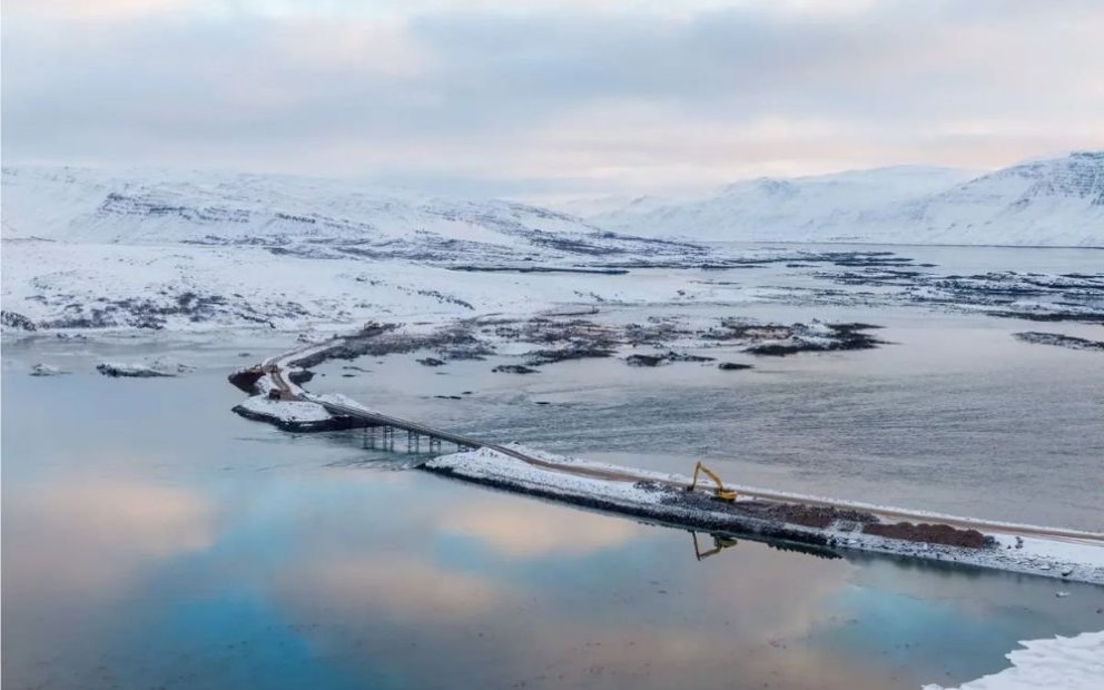 Vegur yfir Gufufjörð, bráðabirgðabrúin sem mun fara þegar varanleg brú er tilbúin. mynd, Vegagerðin