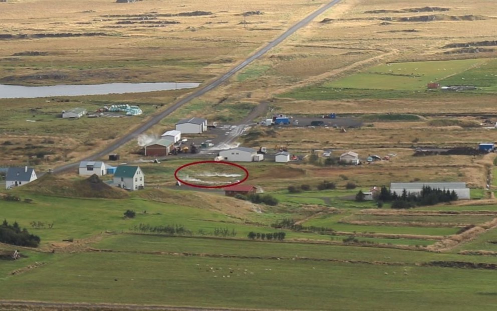 Kúalaugin er þar sem hringurinn er á miðri mynd