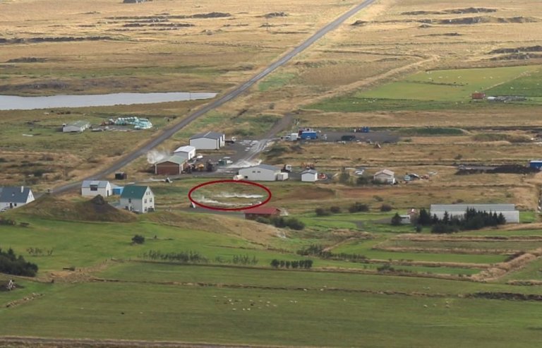 Kúalaugin er þar sem hringurinn er á miðri mynd